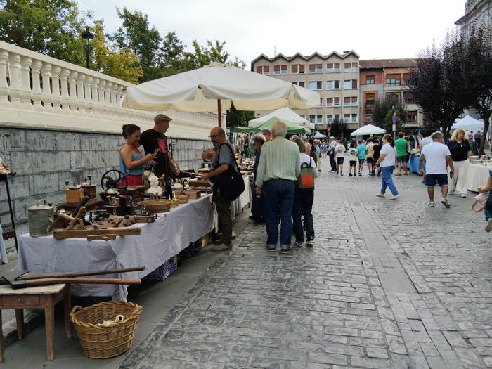 Antzinako objektuz eta bildu 68 1758390987332