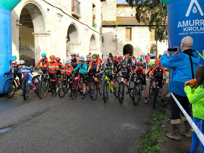 150 gazte inguruk parte hart 40 1762672362083