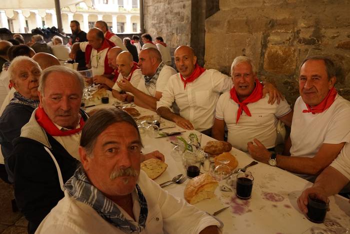 Ehunka kofrade bildu dira el 6 1756713963100