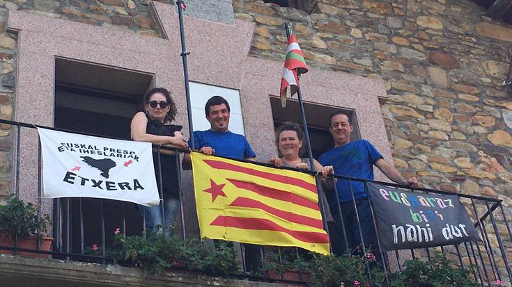 Kataluniako errepublika aitortu du Arakaldoko Udalak, aho batez