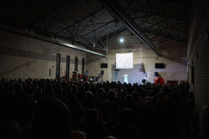 Palestinaren aldeko elkartasunak bete du San Jose auzoko parrokia