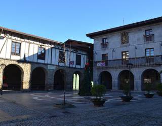 Adin guztietako figuranteen bila daude Orozkon grabatuko den telesail baterako