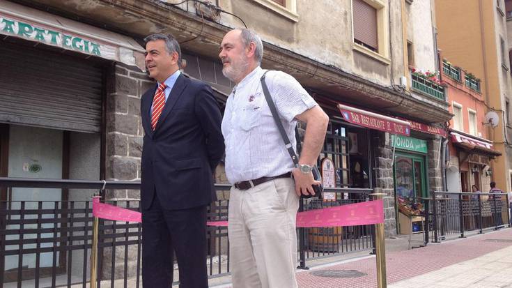 Aretako Gasteiz kalea ofizialki inauguratu dute agintariek