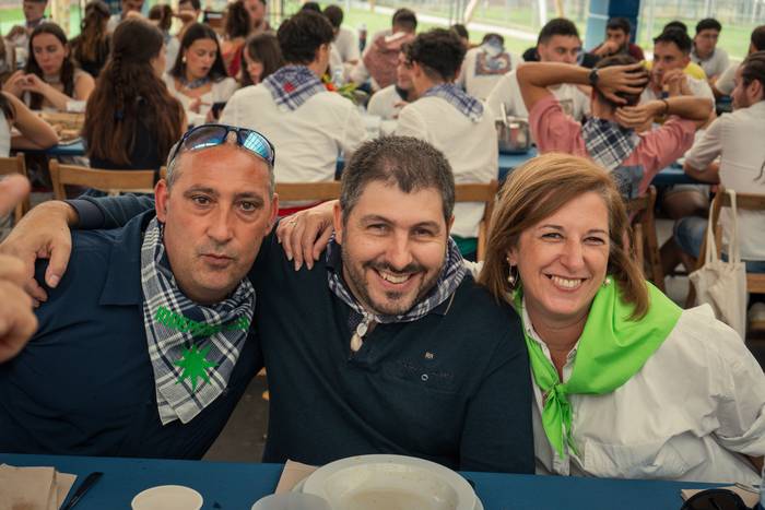 Ehunka lagun bildu dituzte j 112 1757018644510