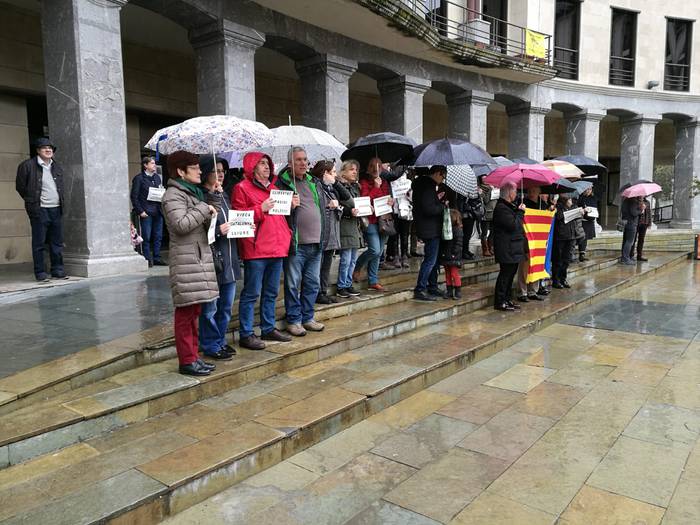 Dozenaka lagun atera dira ka 15 1521978538818