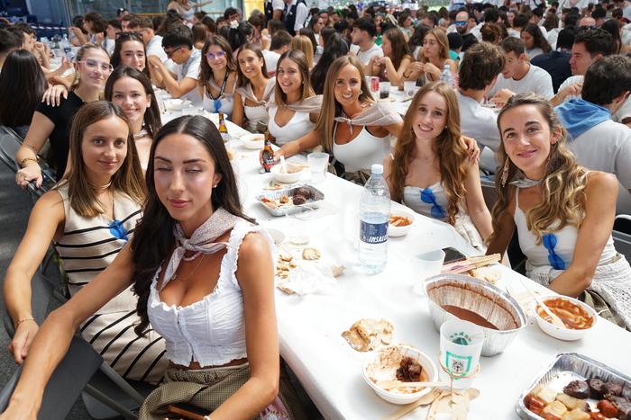 Jendetza batu da kuadrillen  30 1756401882426