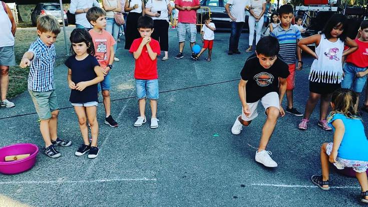 Egun osoko festa egunarekin ospatu zuten San Mames jaia Larrinben