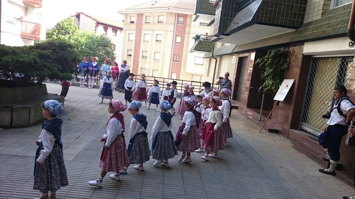 Dantza taldeak izan dira Eus 241 1496145888666