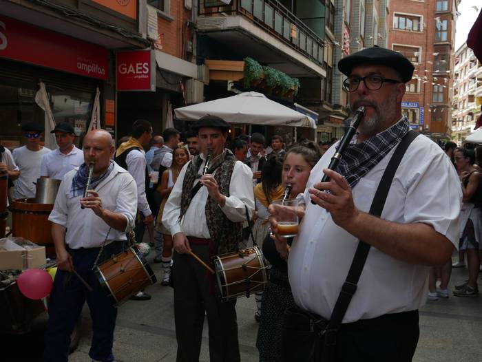 Ehunka lagun bildu dira Bera 133 1661377932252