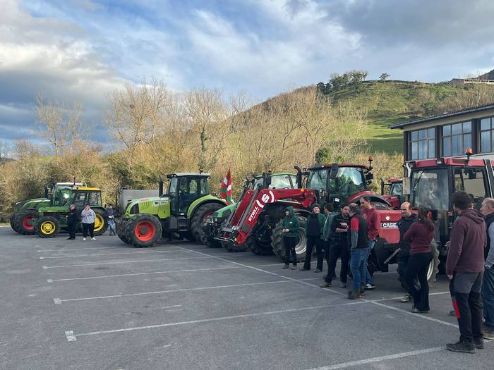 "Traktorada" egin dute Artzi 9 1768766458726