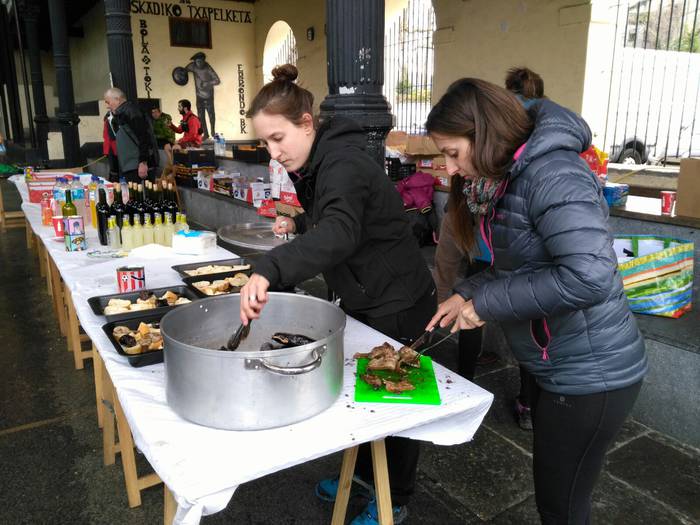 Mendizale ugari bildu zituen 45 1489054000255