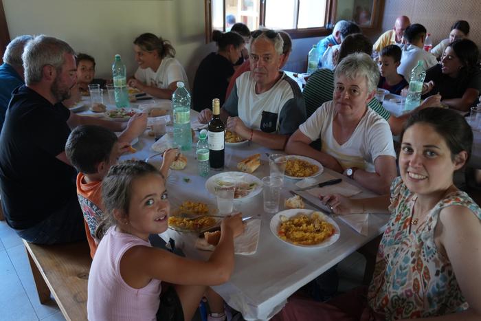 Zuhatzako jaietan paella iza 21 1753009872014