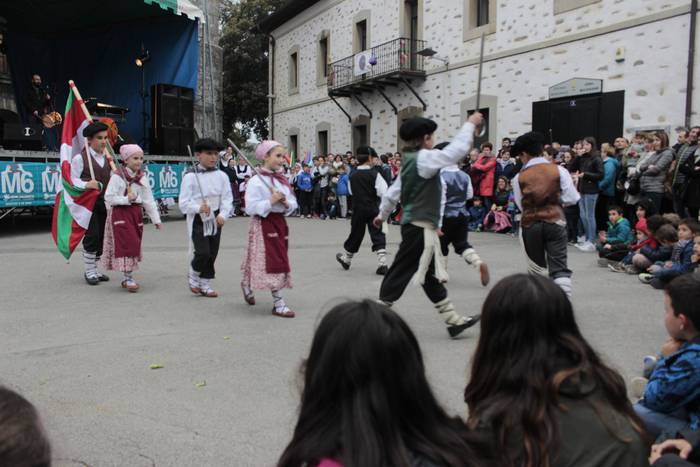 Dantza eta musika artean has 23 1524868862514