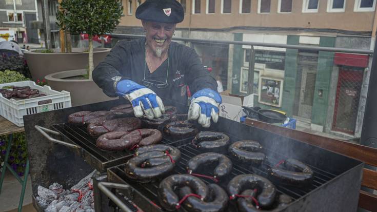 Odolosteak janda prestatu dira laudioarrak jaiak agurtzeko