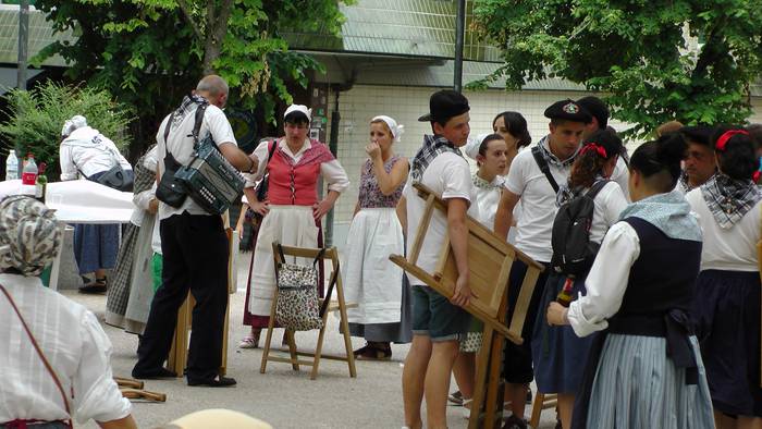 Dantza taldeak taldeak izan  189 1496057114708