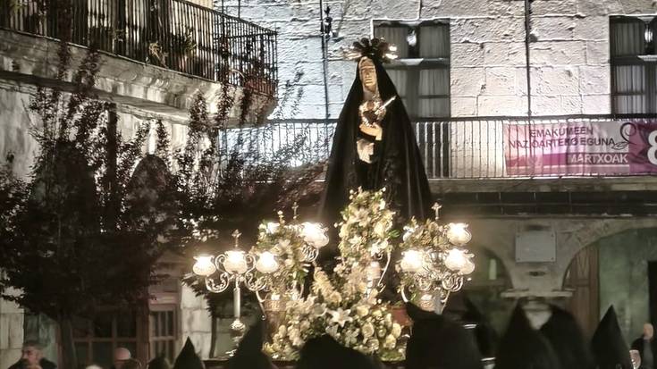 50 urteren ostean, Dolumin Barikuko Ama Birjinaren prozesioarekin hasi zen Urduñan Aste Santua