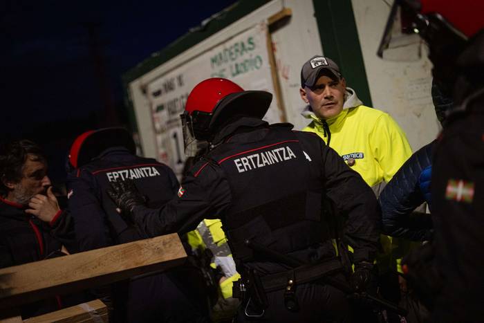 Fabrika barrura eraman dute  45 1769716599051