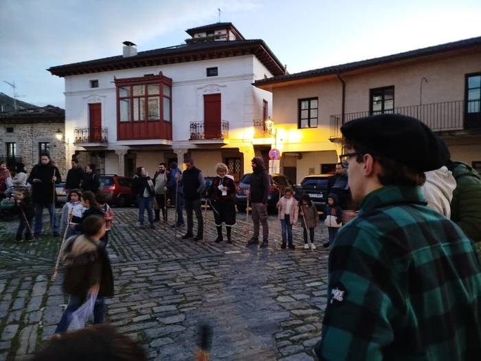 Agate Deunaren bezperak adin 60 1770303109269