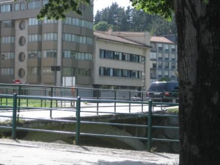 Altzarrateko zubia metalezkoa eta modernoa izango da