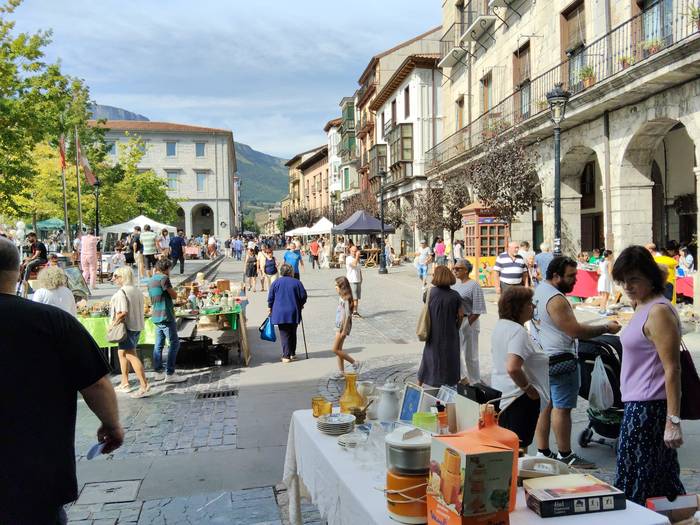 Antzinako objektuz eta bildu 77 1758391009307