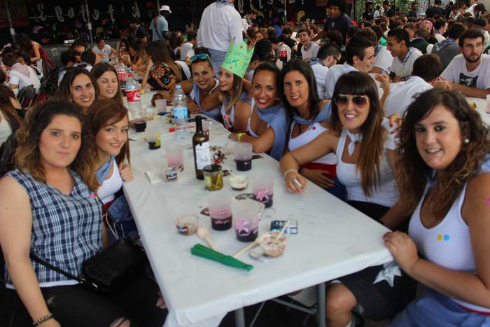 Aldai plaza txiki geratu da  16 1503586247734