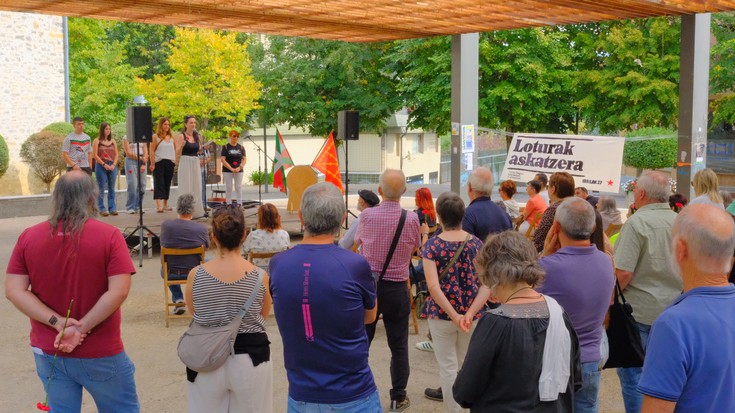 Hainbat belaunalditako militanteak bildu ditu Txiki eta Otaegiren fusilamenduen 51. urteurrenak Aiaraldean