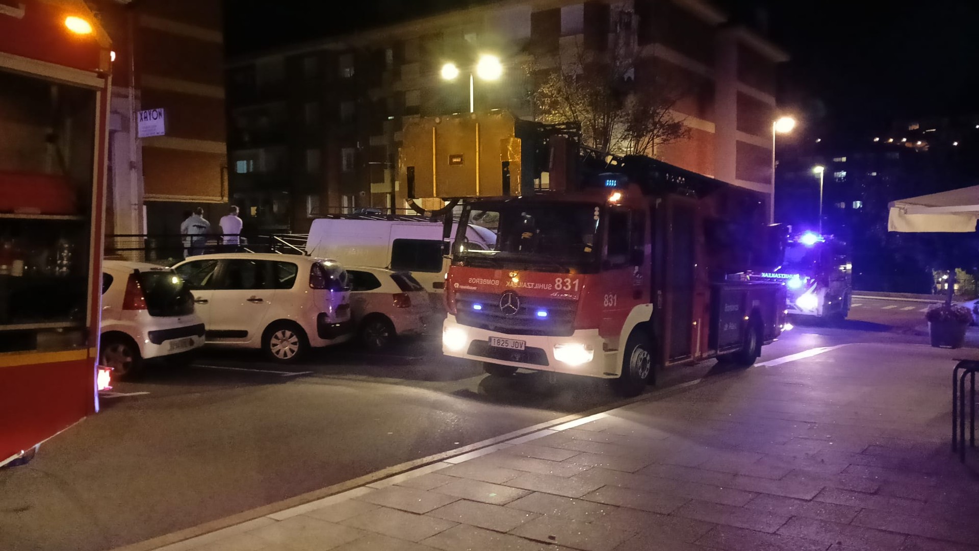 Bizilagun bat artatu dute Latiorroko etxe batean piztutako sutean, kea arnasteagatik