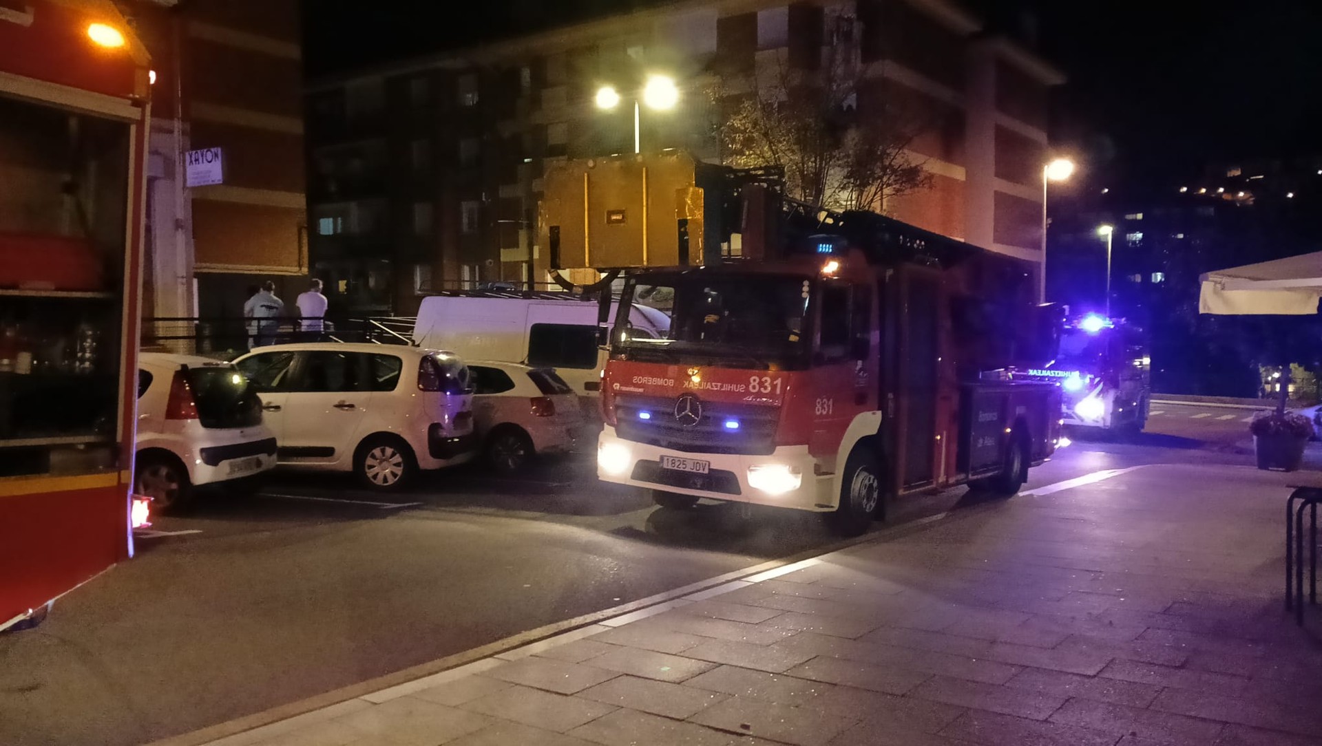 Bizilagun bat artatu dute Latiorroko etxe batean piztutako sutean, kea arnasteagatik
