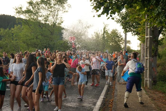 Arteko Gure Aman elkartu eta 74 1757796503243