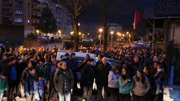 ARGAZKI BILDUMA: Pablo Gorostiagari ongi etorri jendetsua egin diote