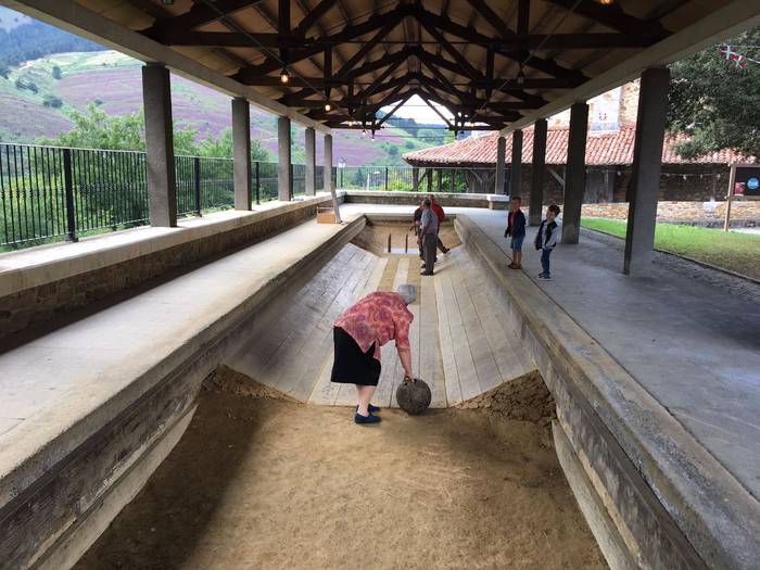 Auzokideez inguratuta piztu  8 1500054509487