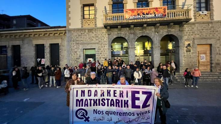 Sarrigurenen gertatutako hilketa matxista gaitzetsi dute Aiaraldean