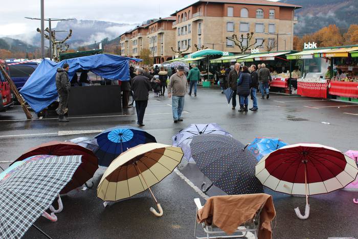 Eguraldi petrala izan arren, 7 1513616634983