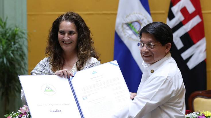Nikaraguako Gobernuko ordezkarien eskutik jaso zuen saria Ramon Belaustegigoitiaren familiak