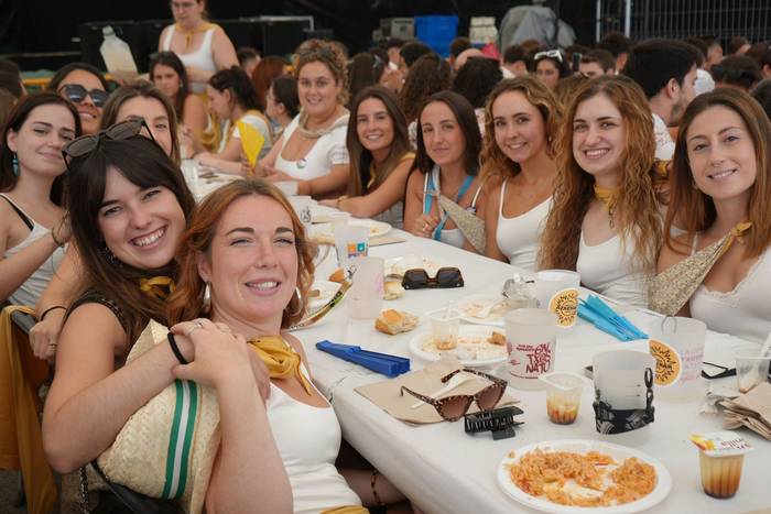 Ehunka lagunek egin dute bat 35 1755423083047