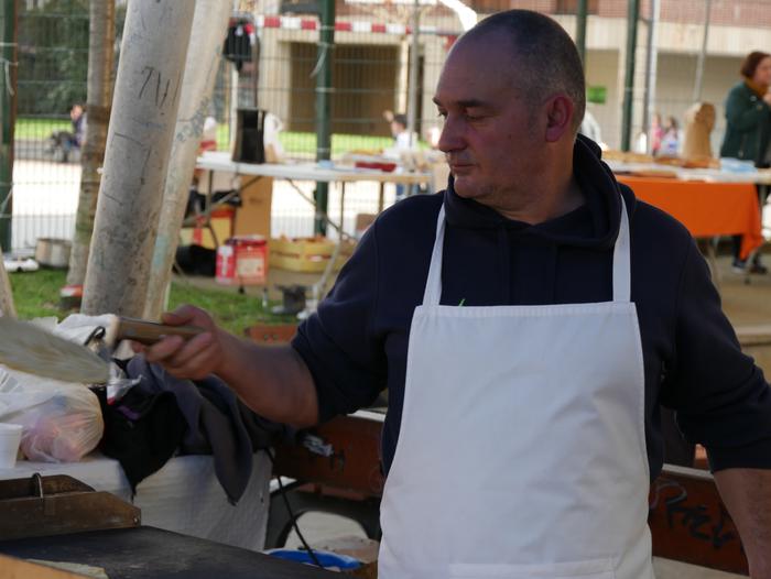 Neguko azokak hainbat jende  24 1545573317091