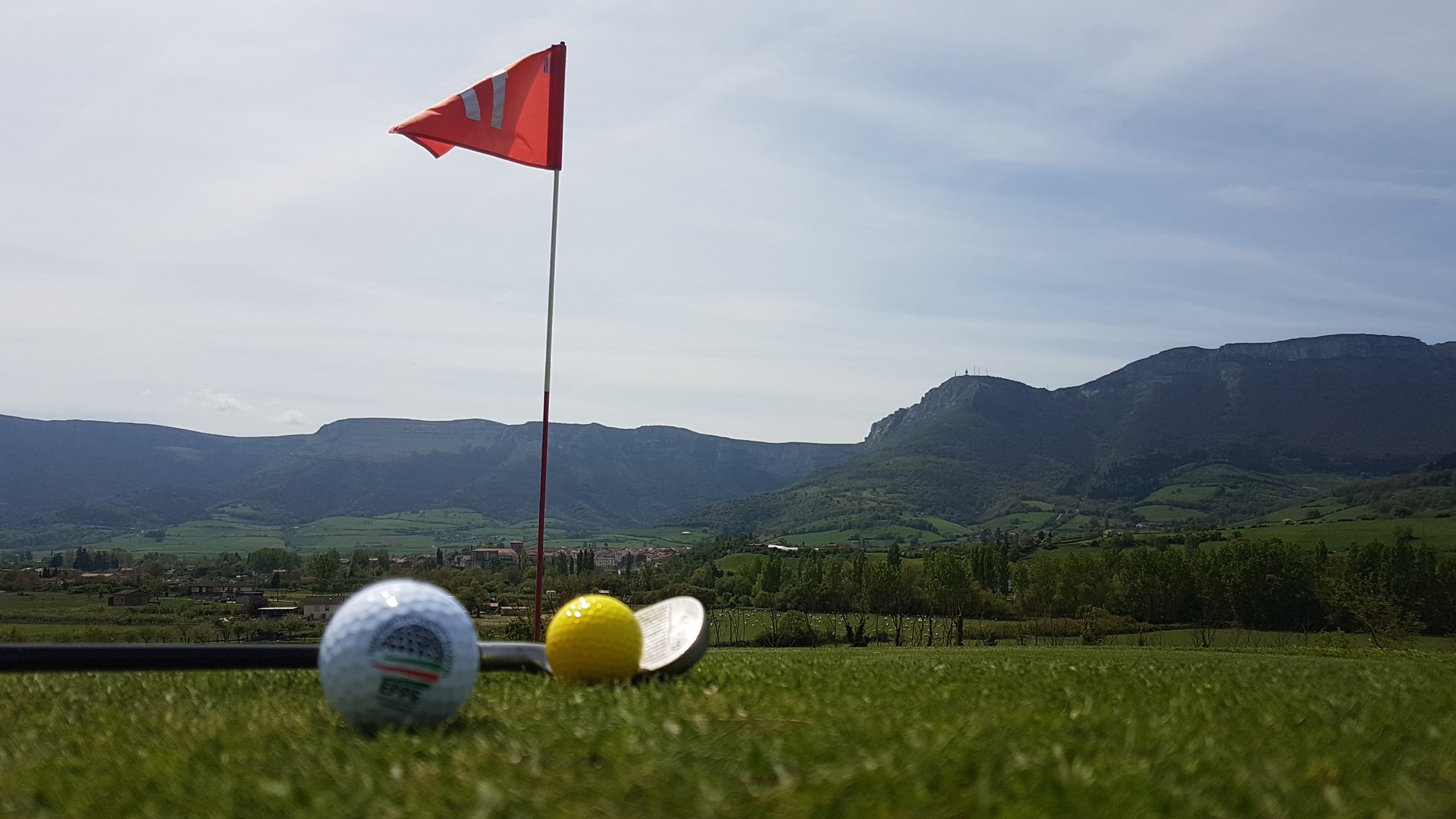 Pitch & Putt: Irlandako kirola Urduñako zelaian