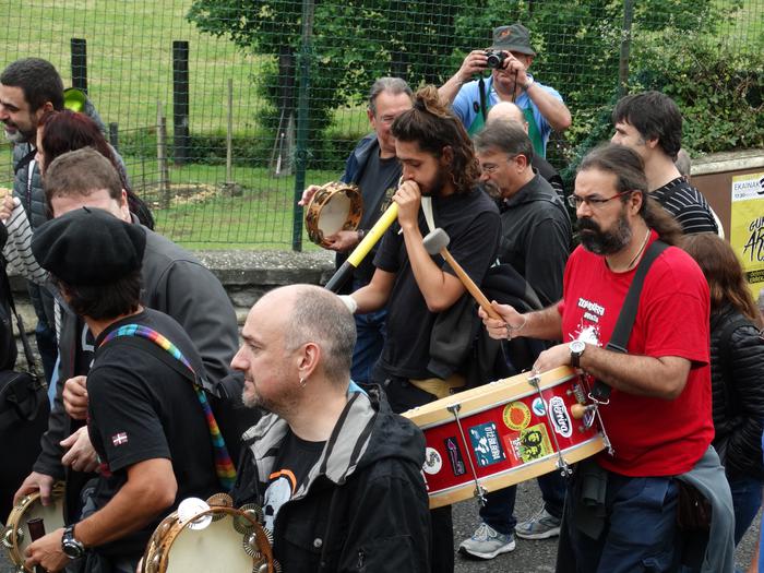 Alboken doinuek bete zuten L 30 1496648668233