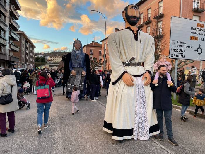 Kalejiran zeharkatu dute Amu 15 1766337571043