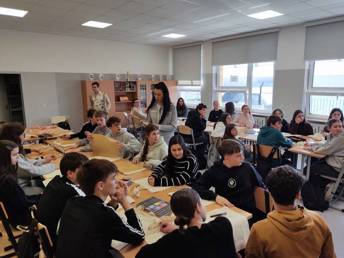 Varsoviako ikastetxean igaro 16 1776804850177