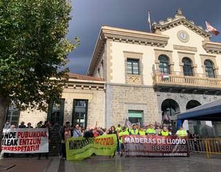Amurriora eraman dute protesta Maderas de Llodioko grebalariek