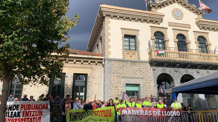 Amurriora eraman dute protesta Maderas de Llodioko grebalariek