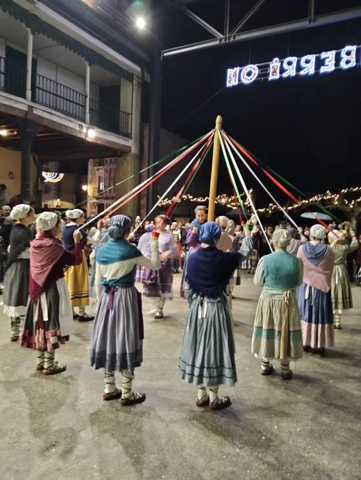 Olentzerok eta Mari Domingik 2 1766671010660