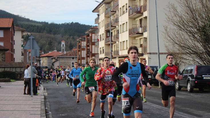 San Silvestre lasterketa jendetsua Orozkon