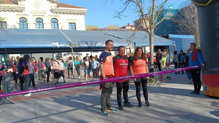 Ehunka lagunek parte hartu d 23 1774179110061