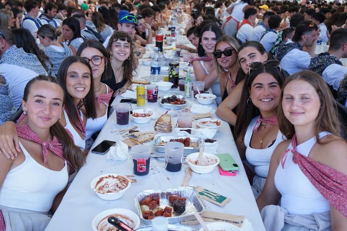 Jendetza batu da kuadrillen  44 1756402067804