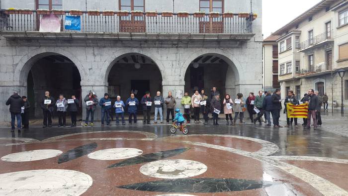 Dozenaka lagun atera dira ka 19 1521978561573