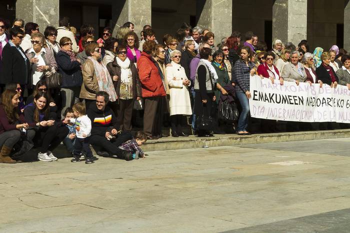 Martxoak 8 prestatzeko bilera