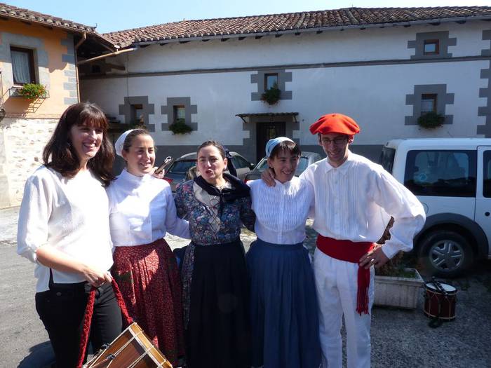 Auzokide ugarik hartu zuten  107 1506367022101