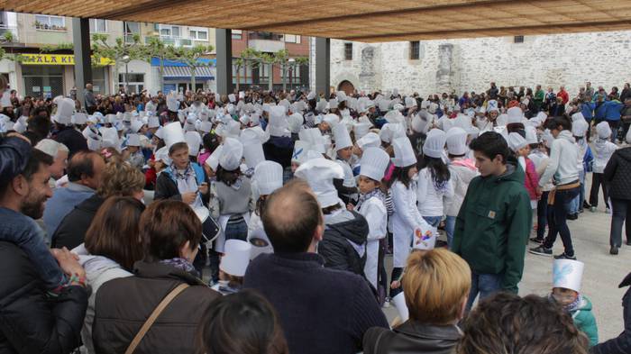 San Anton plazan egin dute u 6 1493305997267